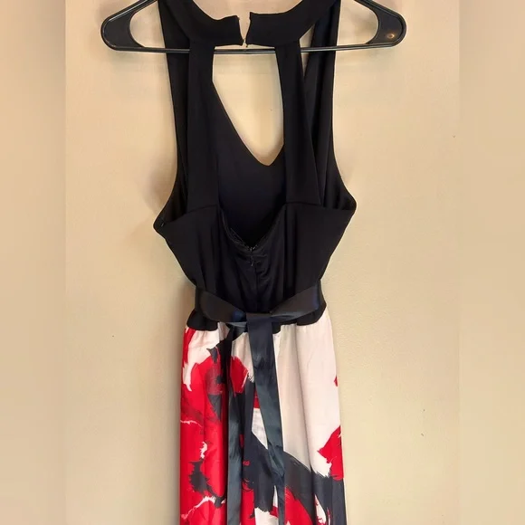 SLNY Black Bodice Red & White Floral Maxi Dress - Picture 2 of 3